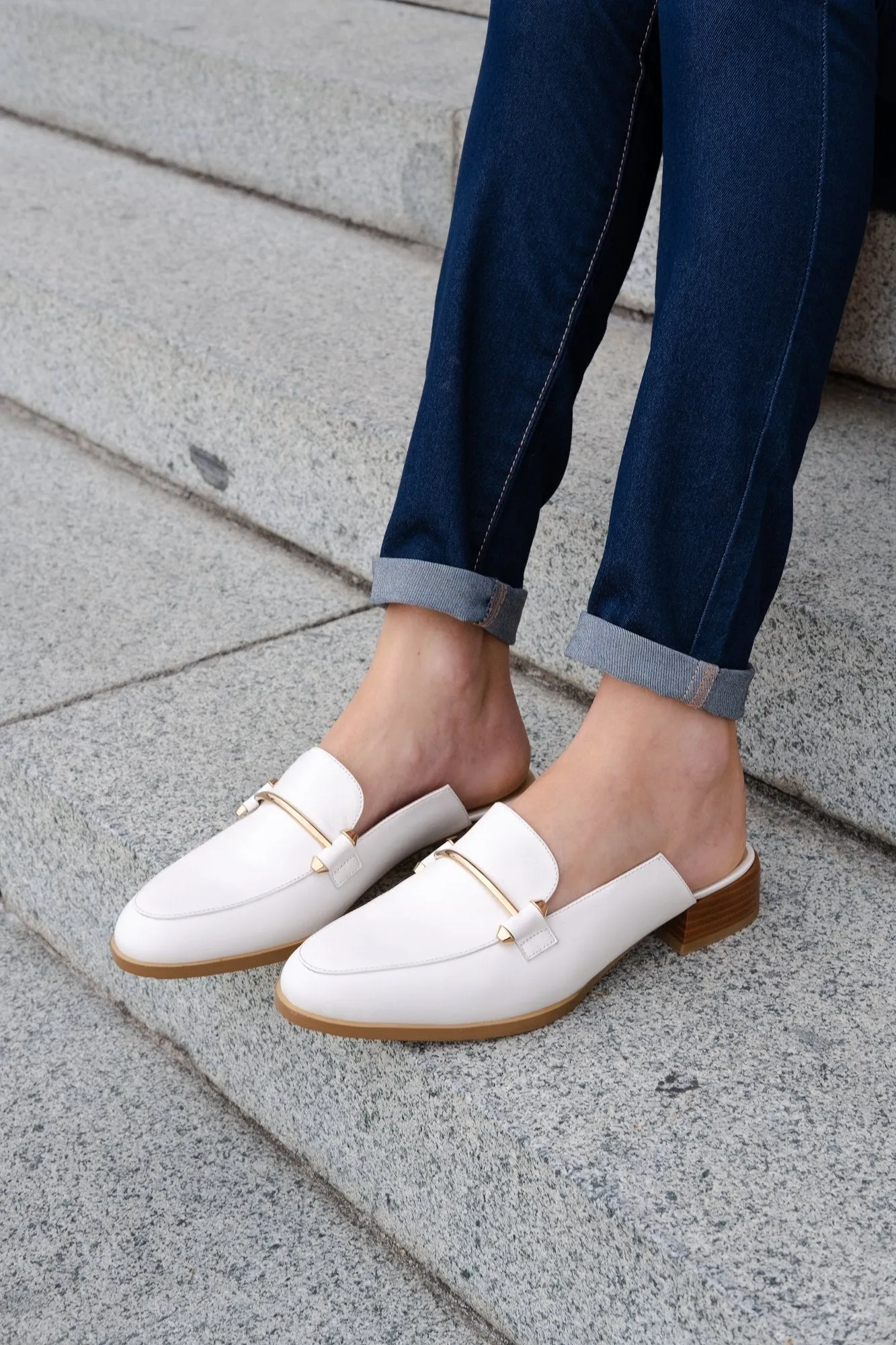 Aria Flat Mule White